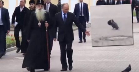 UZVRATILA MU POZDRAV: Svi su vidjeli da je Putin mahnuo golubu, ali Rusi su vidjeli nešto što niko nije! (VIDEO)