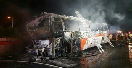 Vozač zapalio autobus bijesan zbog smanjenja plaće, poginulo 11 djece