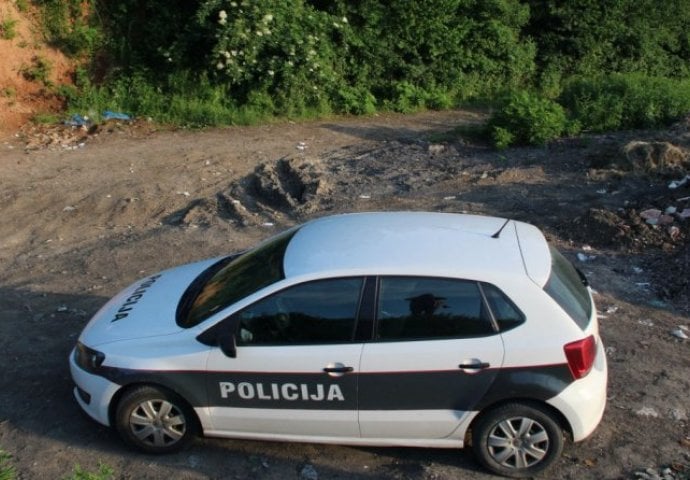 TUZLA: Žena s teškom povredom vrata pronađena u grmlju 