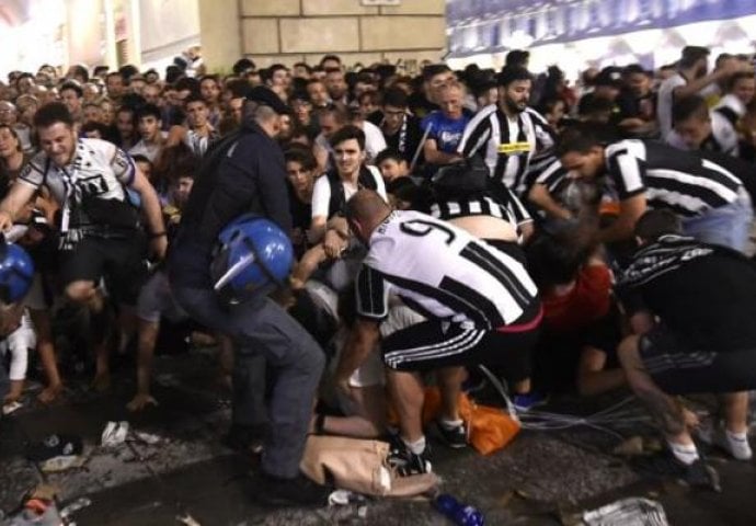 UŽAS U TORINU: Stampedo među navijačima Juventusa, krvavi ljudi bježali sa trga (VIDEO)