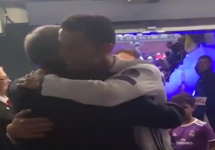 Čim ga je vidio, Ronaldo je pustio svog sina i izgrlio ga: Dirljiv susret šampiona! (VIDEO)