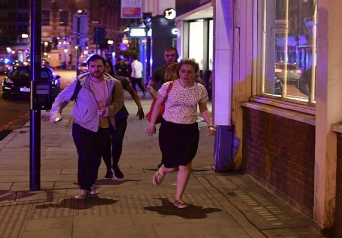 Jezivo: Snimak napadnutog novinara iz London (VIDEO)