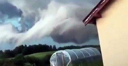 Stanovnici u strahu, s neba počeo dolaziti užas: Pogledajte šta je poharalo gradove Litvanije! (VIDEO)