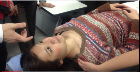 VIŠE SE NEĆETE PATITI: Ukočenost u vratu, ramenima i leđima uklonite za par minuta, pogledajte i kako! (VIDEO) 