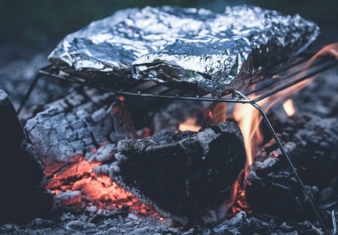 UPOZORENJE DOKTORA: Prestanite koristiti aluminijsku foliju u pripremi hrane!