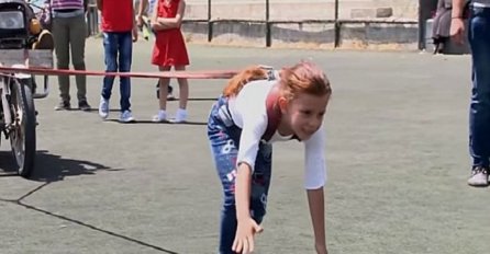 8-godišnjakinja fenomen: Pogledajte šta djevojčica može povući svojom kosom (VIDEO)