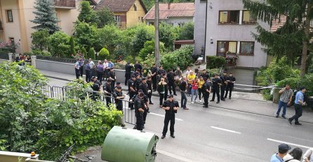 ČUJU SE VRISKOVI I ZAPOMAGANJE: U toku je deložacija, stotine policijajaca poslali na ljude, stigla je i Hitna!