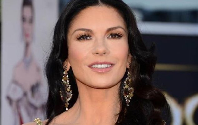 59347118-5bf0-4665-be4d-40d90a0a0a64-catherine-zeta-jones