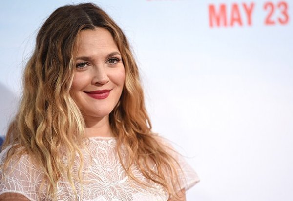 59347271-1f50-4c04-a414-44ef0a0a0a64-drew-barrymore