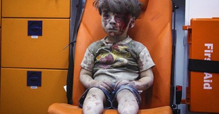 Ranjeni dječak iz Sirije potresao je svijet, a sada u novom domu ima osmijeh na licu! (FOTO)