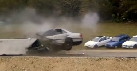 SNIMAK KOJI LEDI KRV U ŽILAMA: Ovako izgleda sudar pri brzini od 200 km/h (VIDEO)