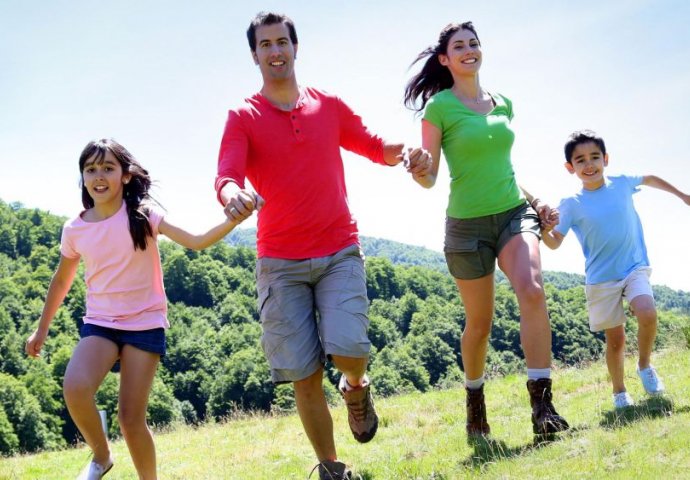 HODAJTE! Ovih 8 bitnih stvari se dešavaju vašem tijelu dok hodate 