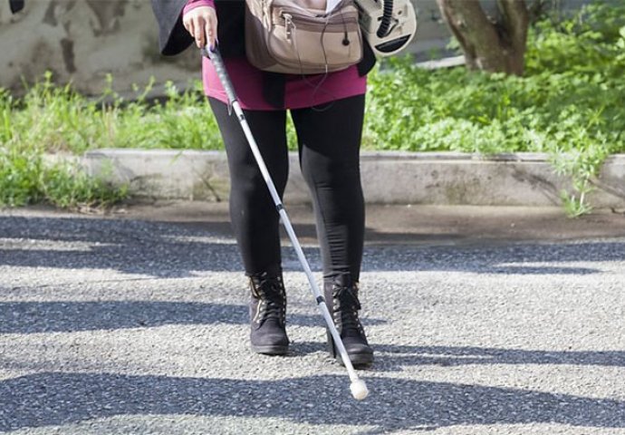 Praviti se lud ili slijep.. šta je lakše?