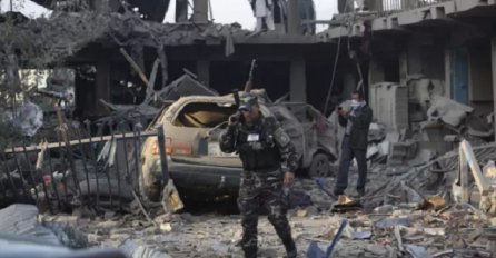 Eksplozija ispred džamije: Najmanje 10 mrtvih