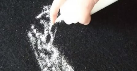 Istresao je malo soli na tepih, kada vidite krajnji rezultat past ćete sa stolice (VIDEO)