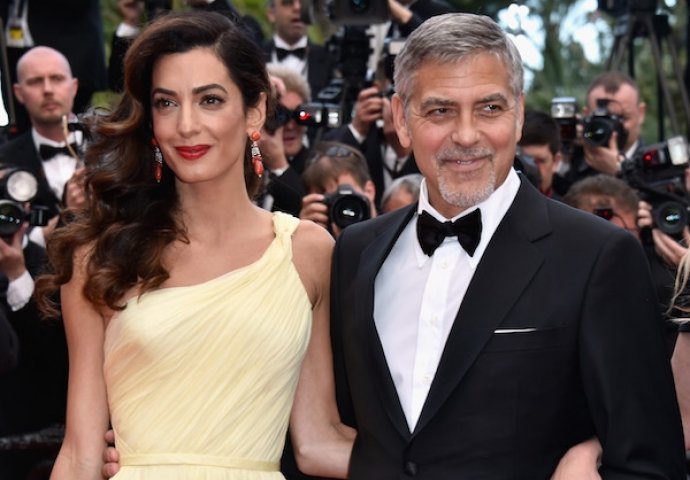 PRVO PUTOVANJE SA BLIZANCIMA:  Amal i George Clooney stigli u Milano sa djecom (FOTO)