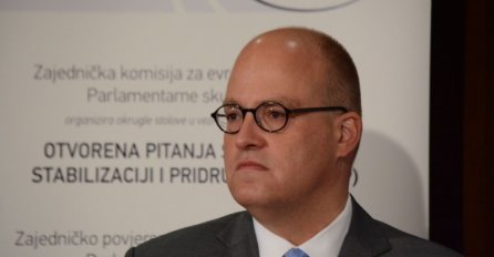 Moore: Reformski put jedini put naprijed za BiH