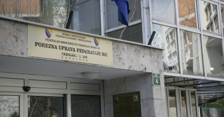 Porezni obveznici FBiH u periodu januar-maj uplatili preko 2 milijarde KM prihoda