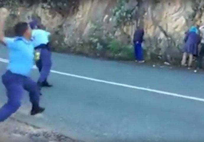 OVAKO KAŽNJAVA POLICIJA U AFRICI: Pogledajte šta su uradili lopovima koji su krali voće! (VIDEO) 