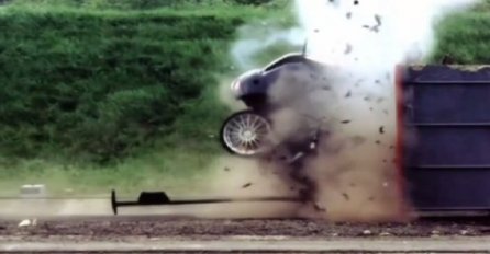 Pogledajte šta se desi sa autom kada udari u zid pri brzini od 190 km/h (VIDEO)