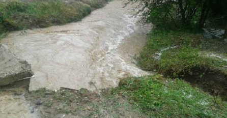 Haos u Kraljevu: Izlio se potok u naselju Kovači, ugroženo nekoliko kuća