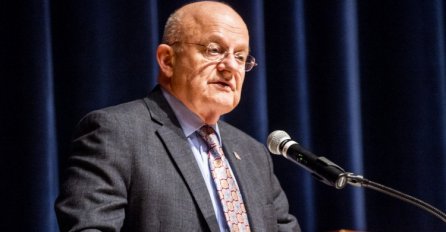 Clapper: Povezanost Rusije s izborom Trumpa je veći skandal od Watergatea