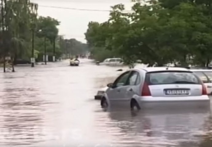 ALARMANTNO, POPLAVE PRIJETE SVIMA: Nijedan grad nije bezbjedan, čak i ako nema rijeku (VIDEO)