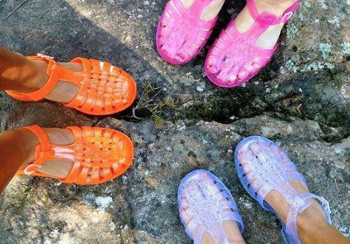 PONOVO U MODI: Gumene sandale  koje nas podsjećaju na djetinjstvo