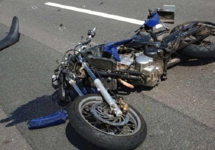 Strašna saobraćajna nesreća u Goraždu: Motociklista pokosio troje djece na trotoaru, poginula djevojčica
