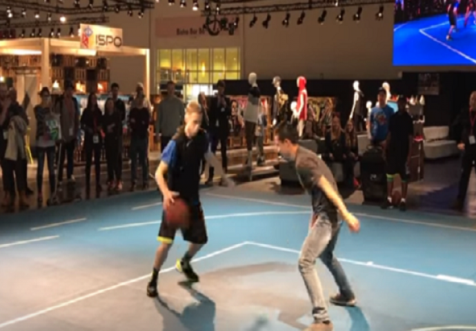 Klinac pokušao da zaustavi 'profi' košarkaša na basketu pa postao hit na internetu (VIDEO)