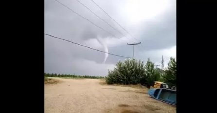 GRAĐANI U PANICI ZBOG PRIZORA! Tornado protutnjao Vojvodinom! (VIDEO)