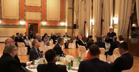 Reisu-l-ulema u Vijećnici organizirao iftar za ambasadore: "Muslimani u BiH su most između Istoka i Zapada"