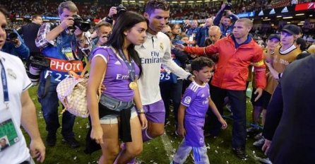 RASPAMETILA MUŠKARCE: Ronaldova djevojka pokazala guzu
