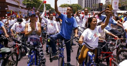 Maduro traži da papa Franjo pomogne da se zaustave nasilni protesti u Venezueli