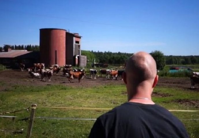 Pogledajte kako šaptač životinjama priziva krdo krava (VIDEO)