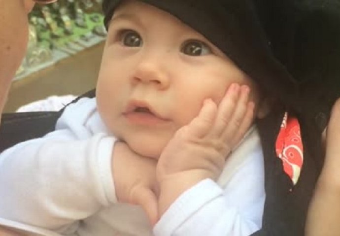 Preslatko: Beba sluša majku kako pjeva, a njena reakcija će vam rastopiti srce (VIDEO)