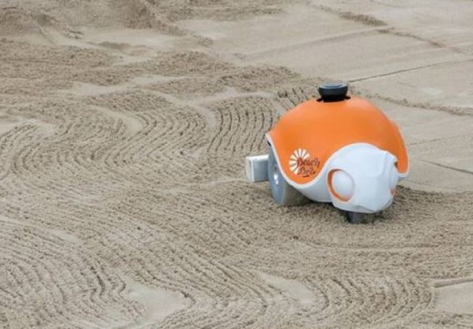 Uzeli su ovog robota i donijeli ga na plažu, nećete vjerovati šta on radi (VIDEO)
