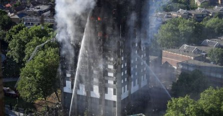 NEZAPAMĆENA TRAGEDIJA, VIŠE LJUDI IZGUBILO ŽIVOTE: Pogledajte kako izgleda gašenje katastrofalnog požara u Londonu (FOTO)