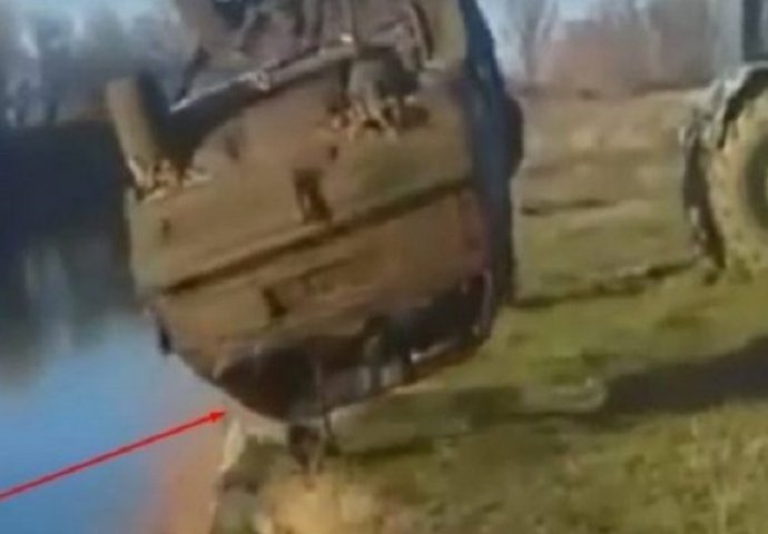 Izvukli su auto sa dna rijeke, a onda je iz njega počelo da ispada nešto čudesno (VIDEO)