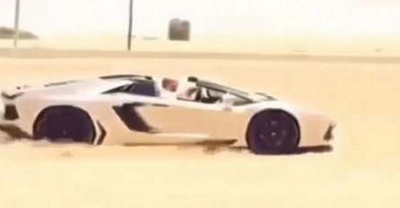 Lamborginijem kroz pustinju: Evo šta se desi kada imate para više nego što vam treba (VIDEO)