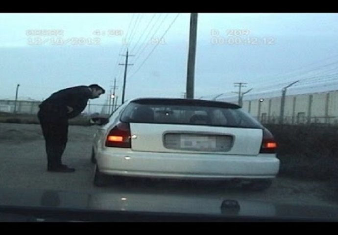 Zaustavio je automobil pod sumnjom da je vozač pijan, no pravi šok je uslijedio tek kada je vidio ko sjedi za volanom! (VIDEO)