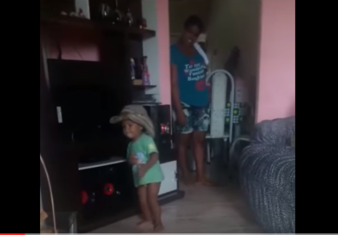 HIT NA DRUŠTVENIM MREŽAMA: Mali dječak oduševio je preko 155 miliona ljudi svojim nevjerovatnim plesom (VIDEO)