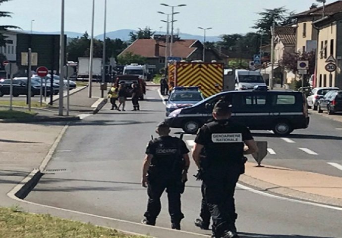 PANIKA U FRANCUSKOJ: Nekoliko stotina osoba evakuisano zbog sumnje na bombu