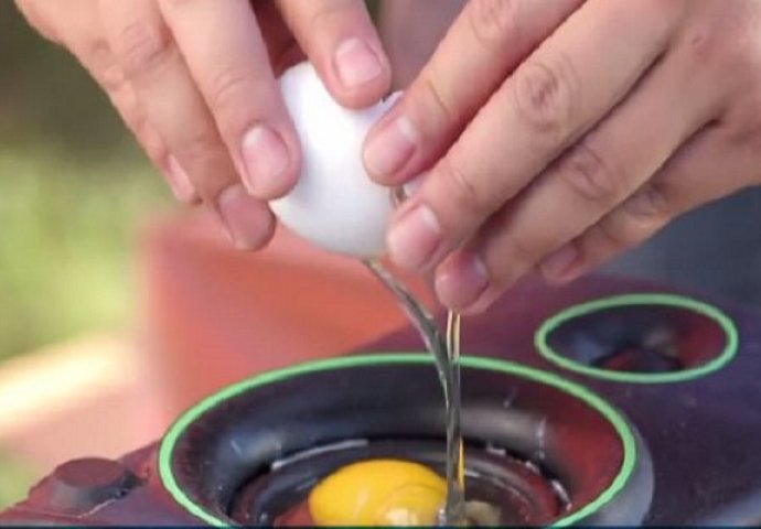 Izlio je jaje na zvučnik: Ono što se desilo u nastavku će vas raspametiti (VIDEO)