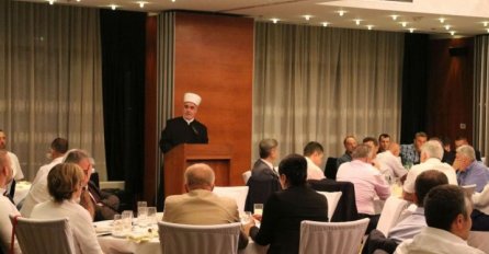 Reisu-l-ulema Husein ef. Kavazović organizirao iftar i poručio: Spriječite odlazak mladih 