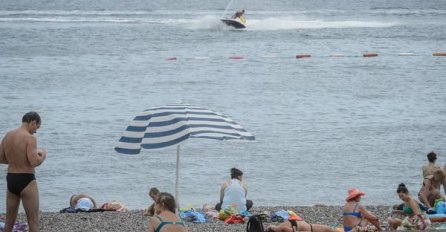 Turisti oduševljeni plažama i čistim morem