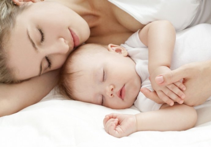 10 grešaka roditelja zbog kojih beba ne može spavati