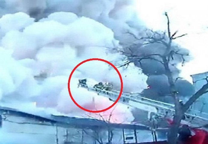 Kada se skladište vatrometa zapali, čak i vatrogasci bježe (VIDEO)