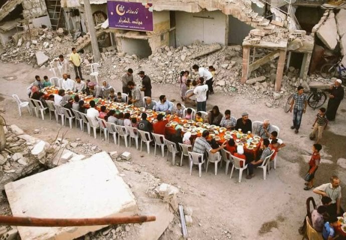 PRKOSE RATU: Iftar u Siriji kroz fotografije