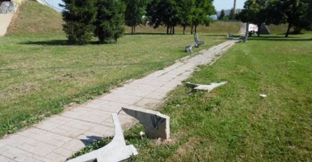 Vandali uništili klupe u parku na Stupu